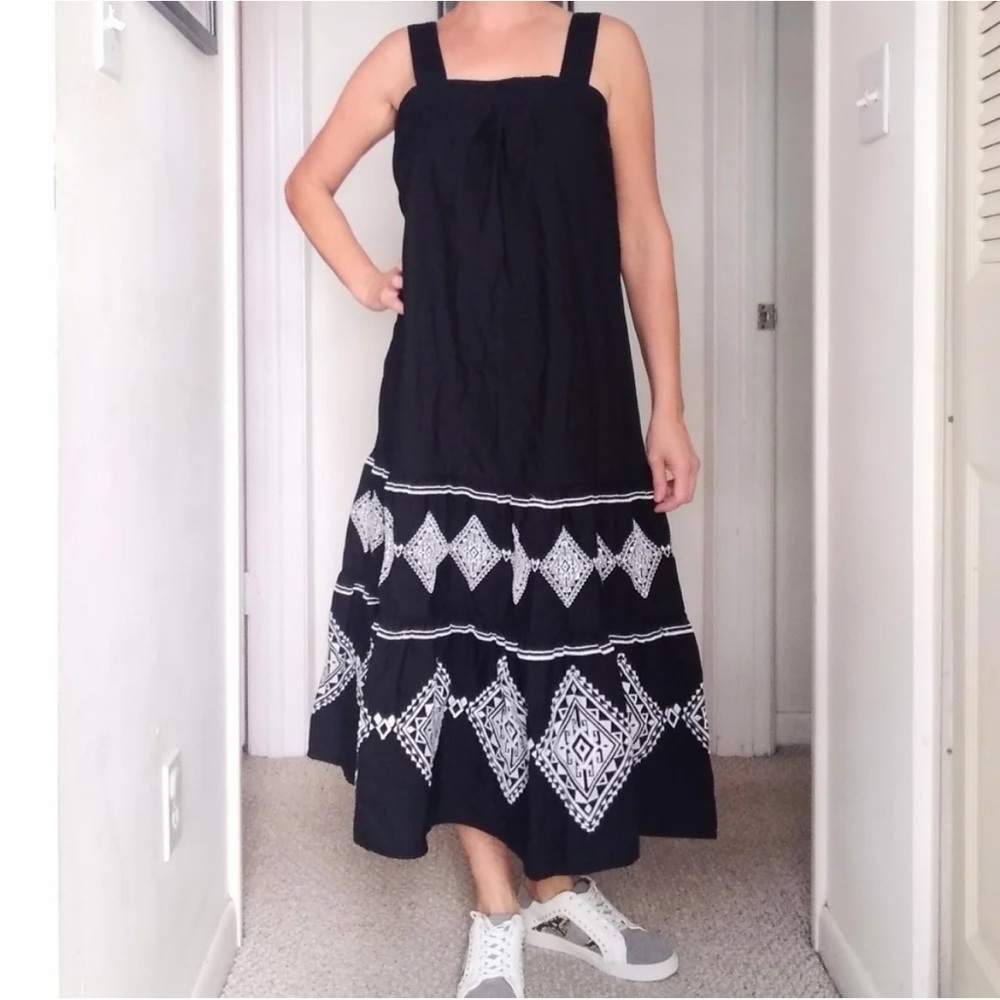 🎉HP🎉C&A premium women's black long flowy embroidered dress EUC - Picture 5 of 5